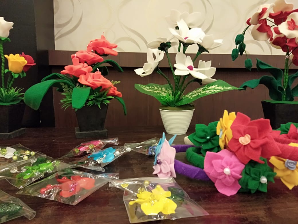 Bunda Della HandyCraft, Inovasikan Flanel Menjadi Aneka Aksesoris 